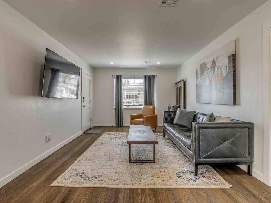 Holiday home Luxury Modern 3br - Private Primary Suite! *