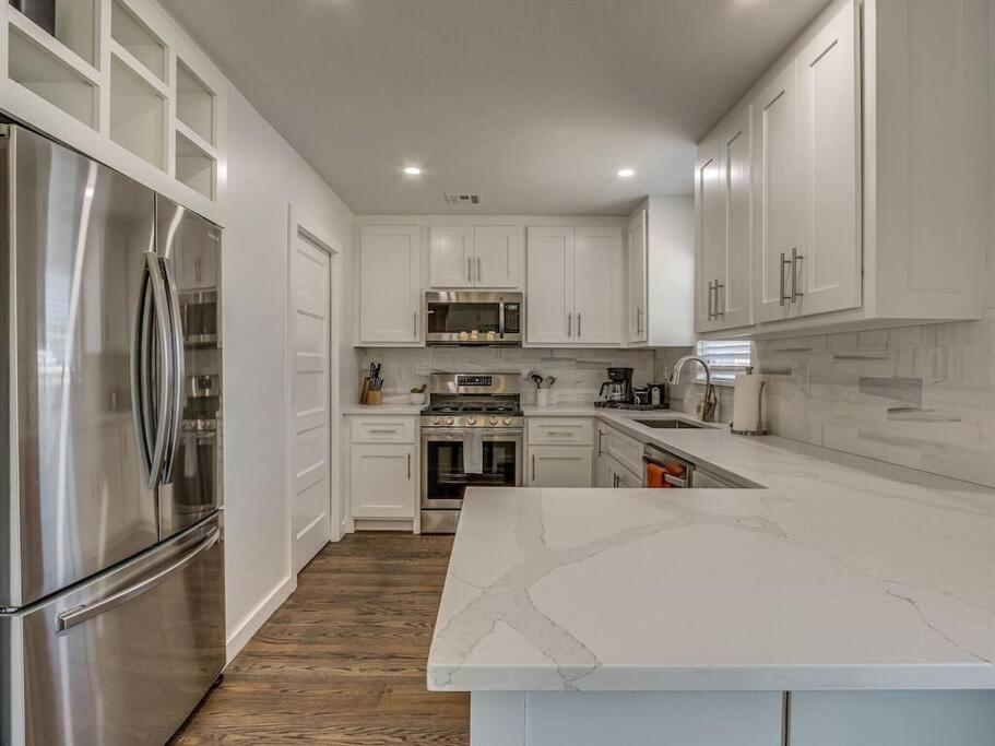 Luxury Modern 3br - Private Primary Suite! Holiday home