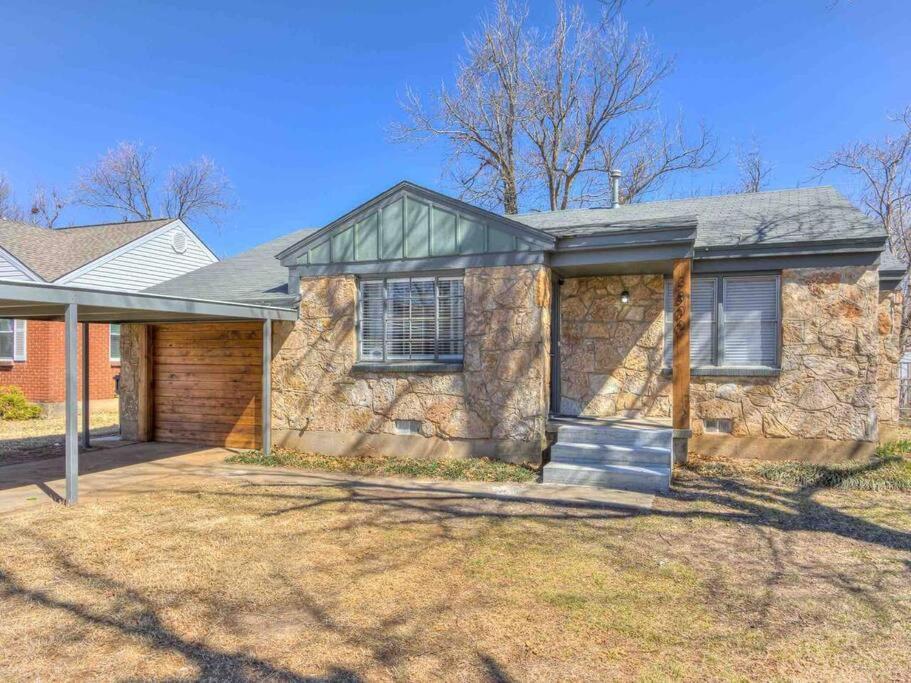 Luxury Modern 3br - Private Primary Suite! Holiday home Oklahoma City