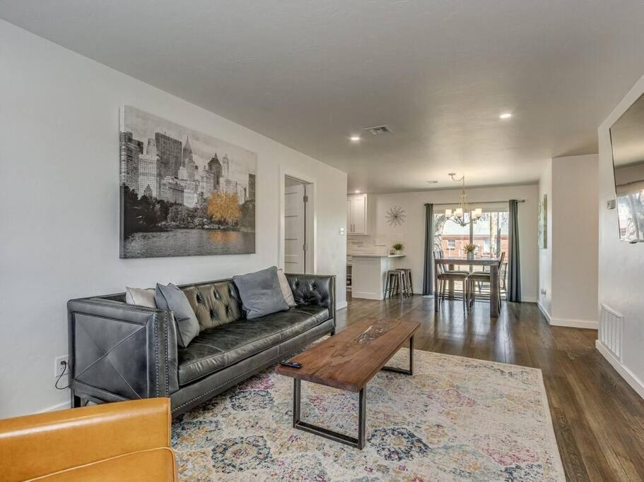 Holiday home Luxury Modern 3br - Private Primary Suite!