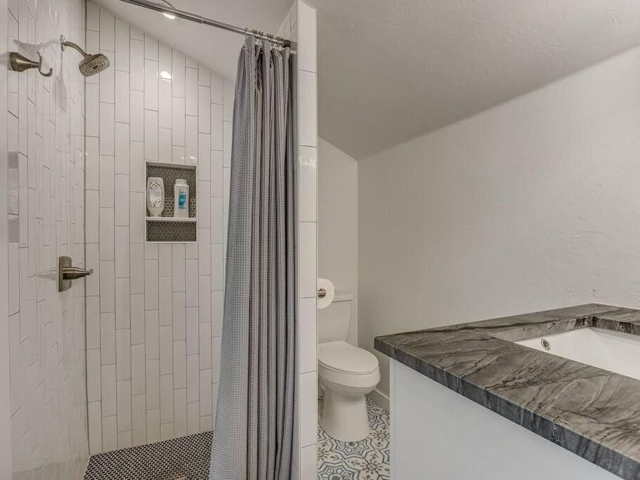 Luxury Modern 3br - Private Primary Suite!