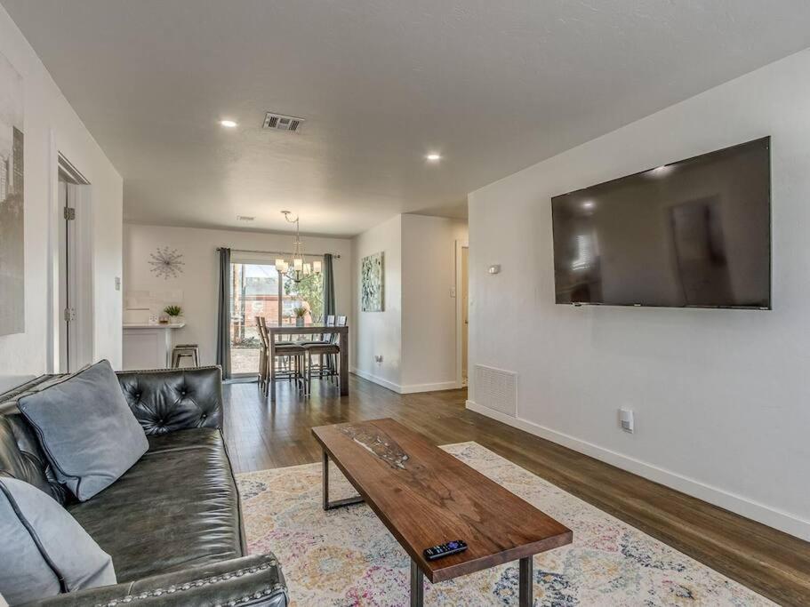 Holiday home Luxury Modern 3br - Private Primary Suite! Oklahoma City